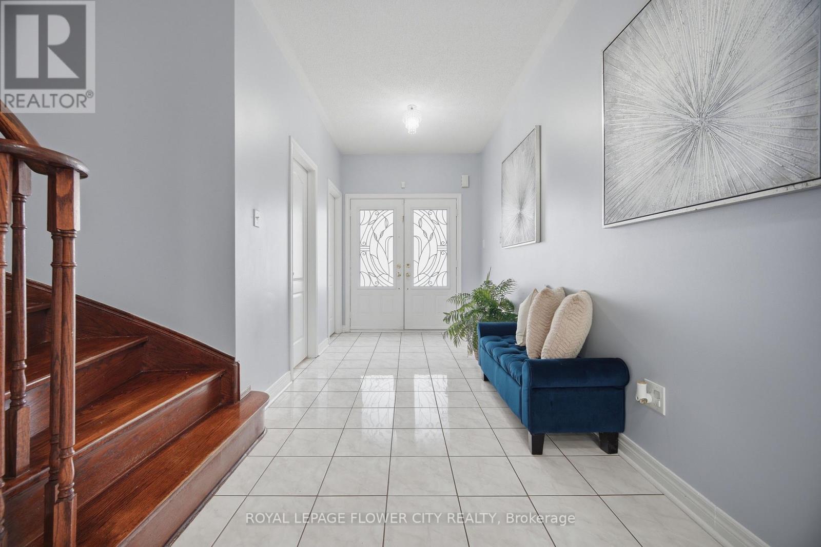 39 Hadfield Circle, Brampton, Ontario  L6R 0N6 - Photo 3 - W13849880
