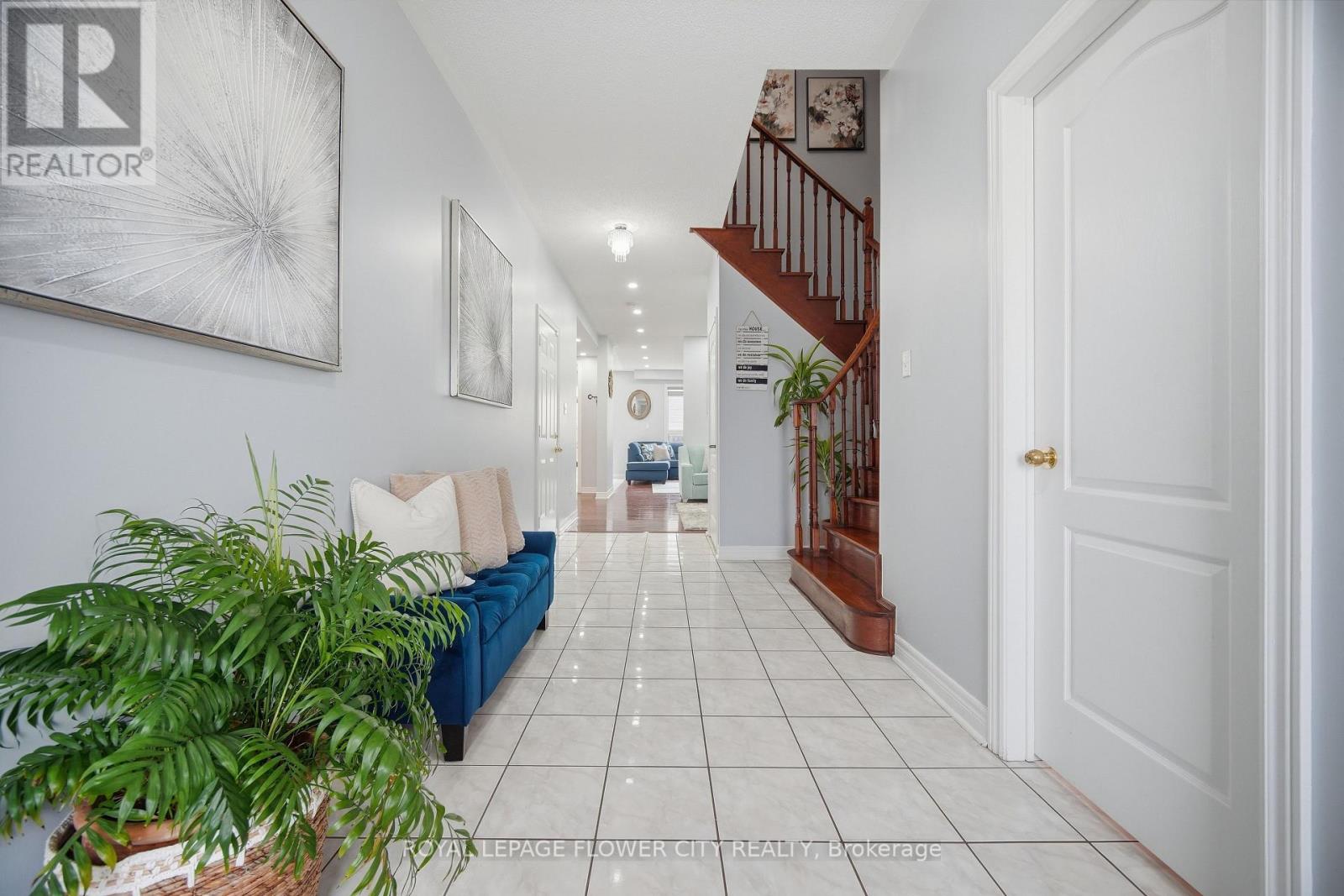 39 Hadfield Circle, Brampton, Ontario  L6R 0N6 - Photo 4 - W13849880
