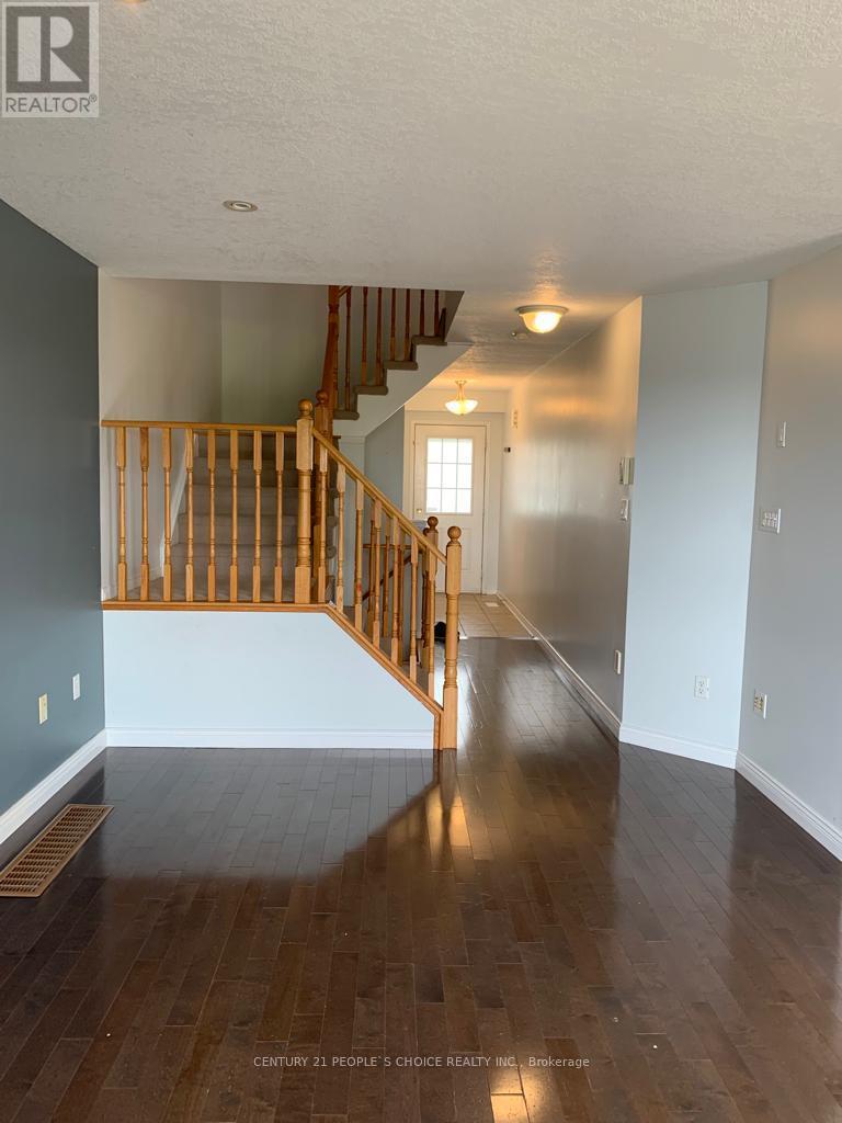 69 Bloomington Drive, Cambridge, Ontario  N1P 1J5 - Photo 2 - X13849542