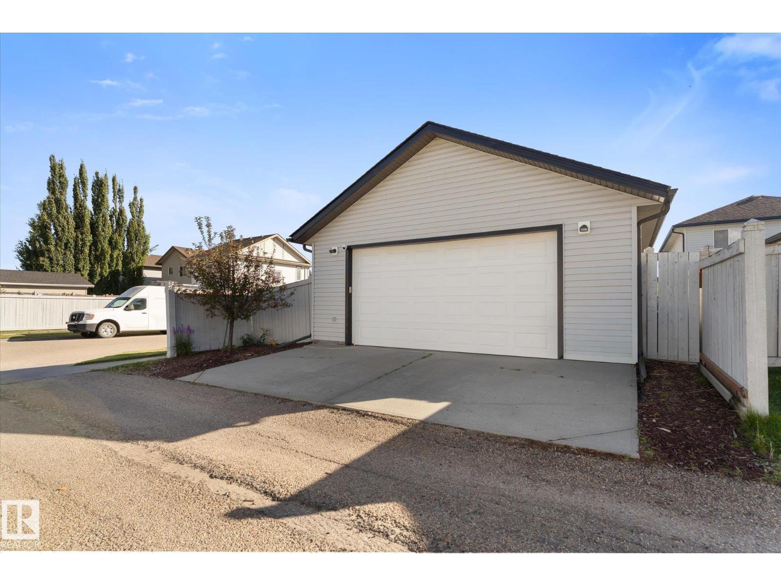 21304 59 AV NW NW