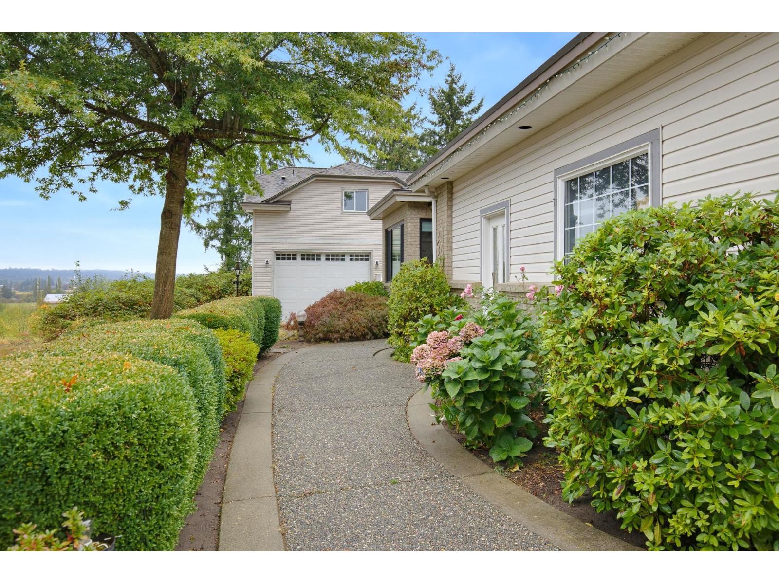 5226 222 Street, Langley, British Columbia  V2Y 1L5 - Photo 2 - R3170918