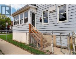 2640 WHELPTON, Windsor, Ontario