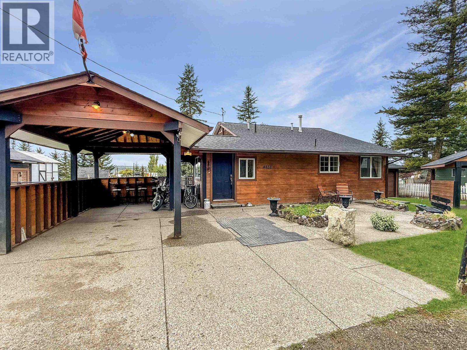 4832 CLARKE AVENUE, Lac La Hache, British Columbia