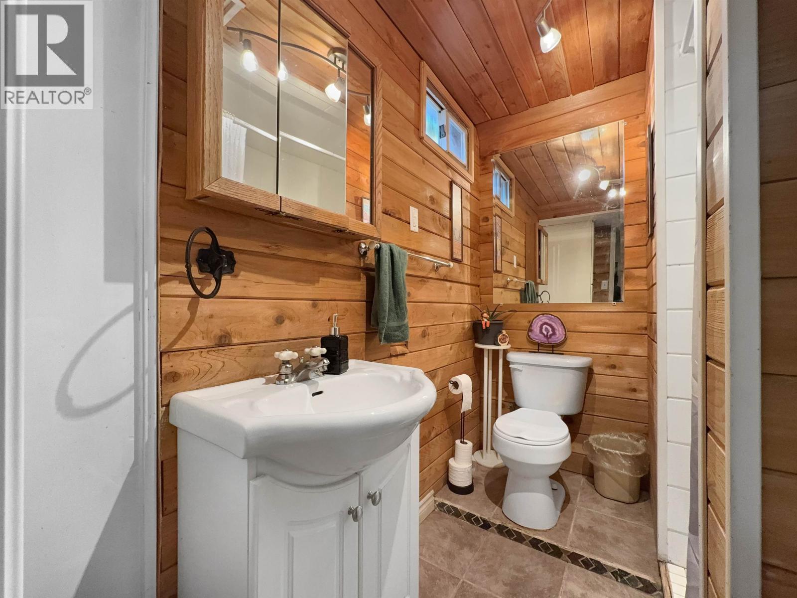 4832 Clarke Avenue, Lac La Hache, British Columbia  V0K 1T0 - Photo 24 - R3170832