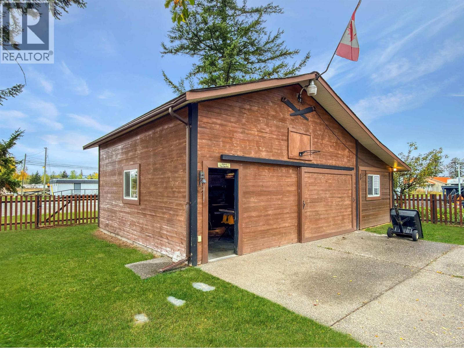 4832 Clarke Avenue, Lac La Hache, British Columbia  V0K 1T0 - Photo 30 - R3170832