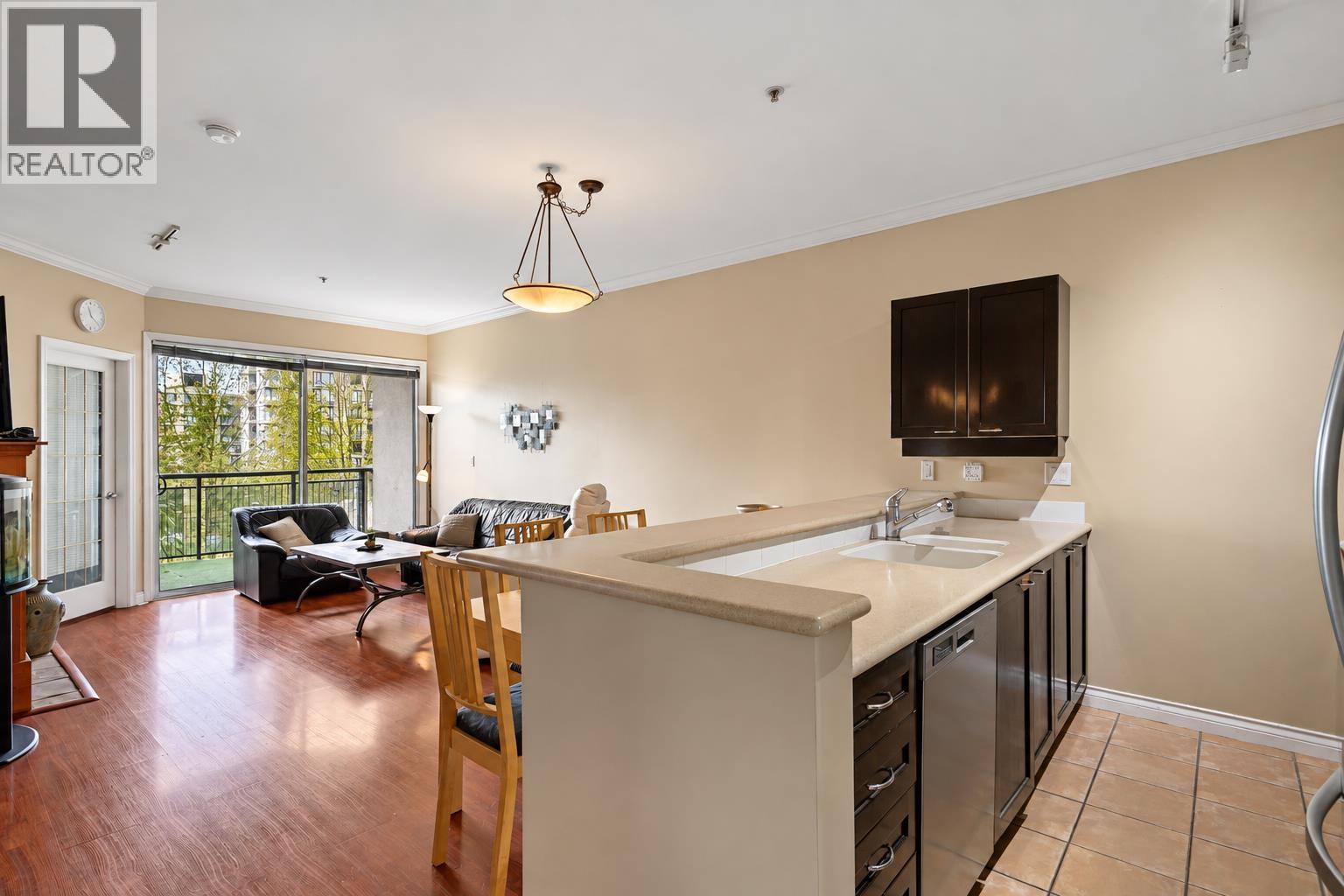 302 131 W 3rd Street, North Vancouver, British Columbia  V7M 1E7 - Photo 6 - R3170691