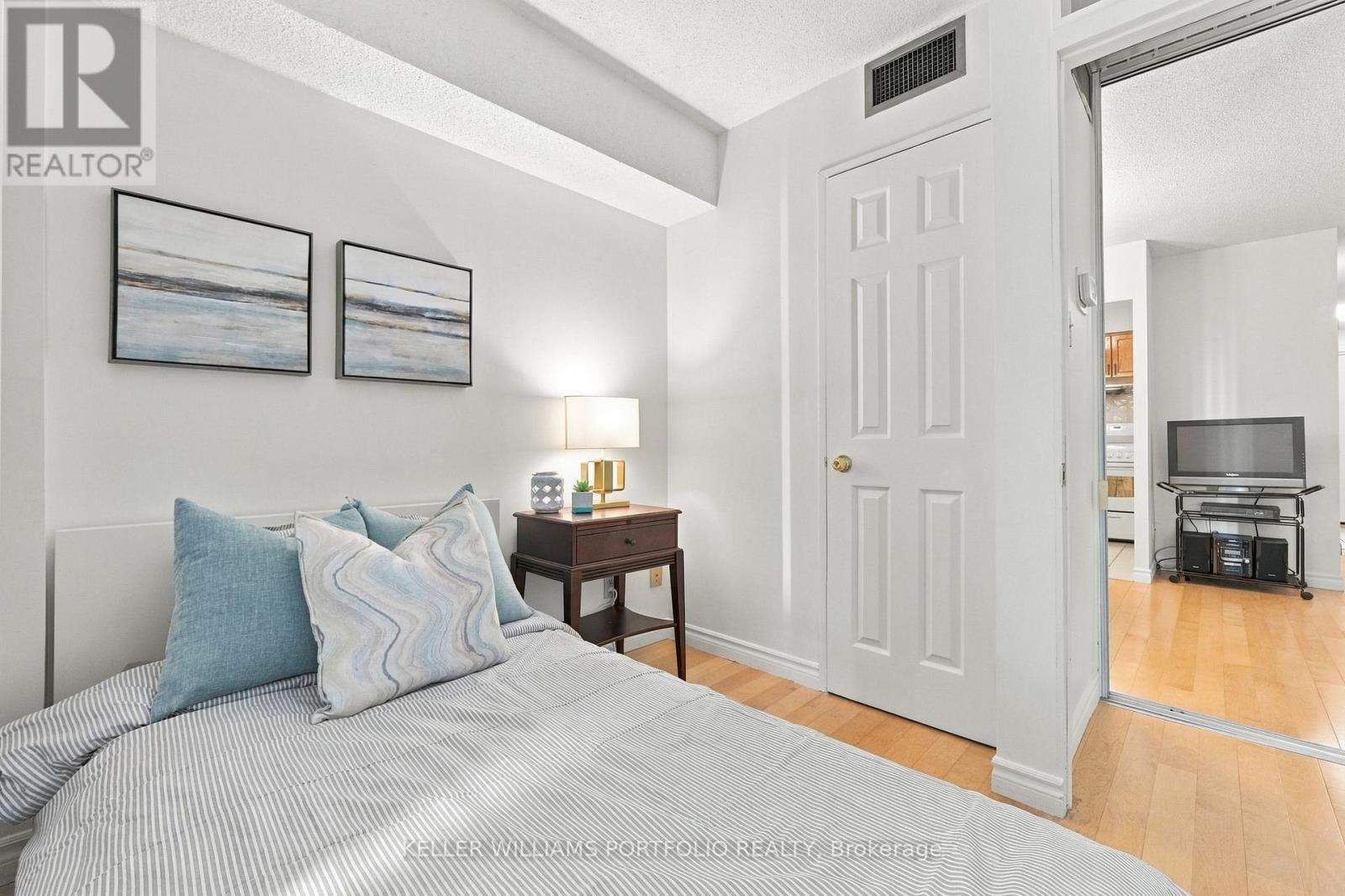 2304 - 55 Centre Avenue, Toronto, Ontario  M5G 2H5 - Photo 18 - C13849934