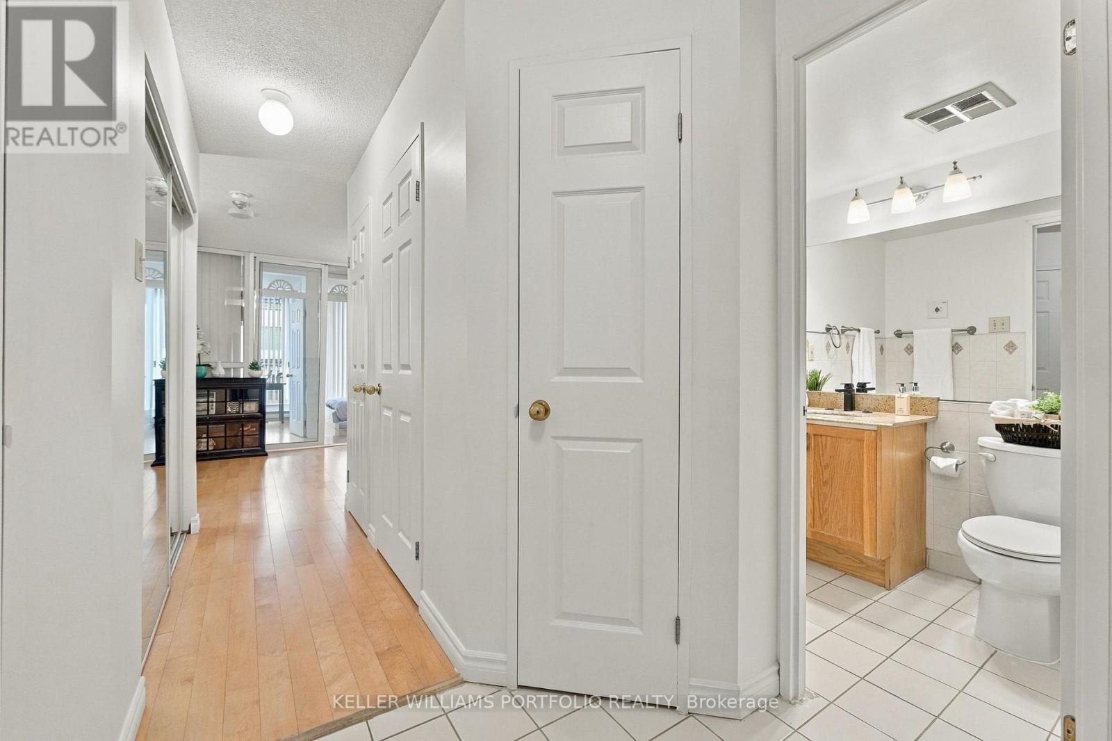 2304 - 55 Centre Avenue, Toronto, Ontario  M5G 2H5 - Photo 3 - C13849934