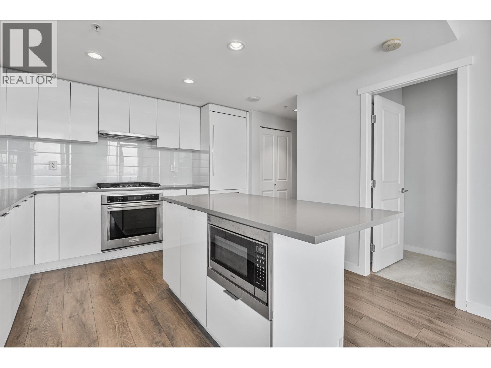 3703 2388 MADISON AVENUE
