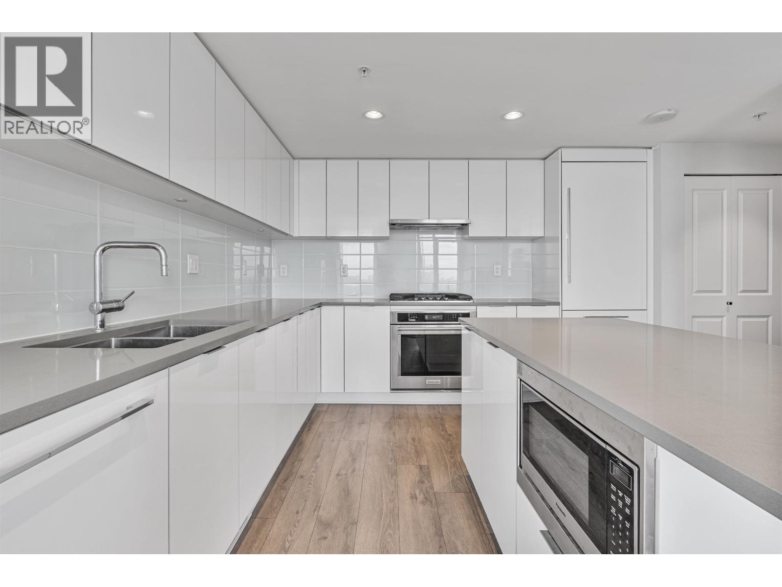 3703 2388 MADISON AVENUE