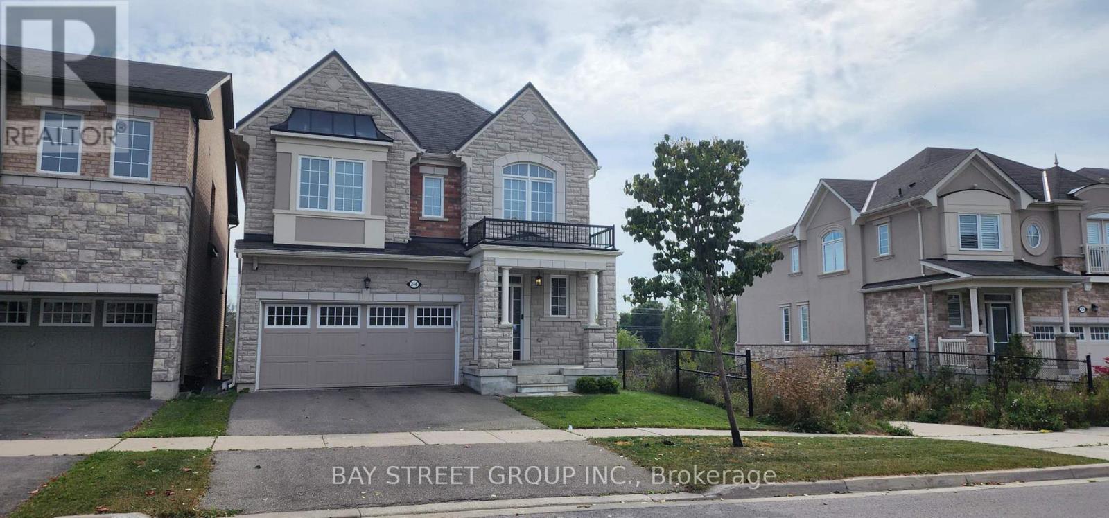 246 Degraaf Crescent, Aurora, Ontario  L4G 0X1 - Photo 2 - N13849950