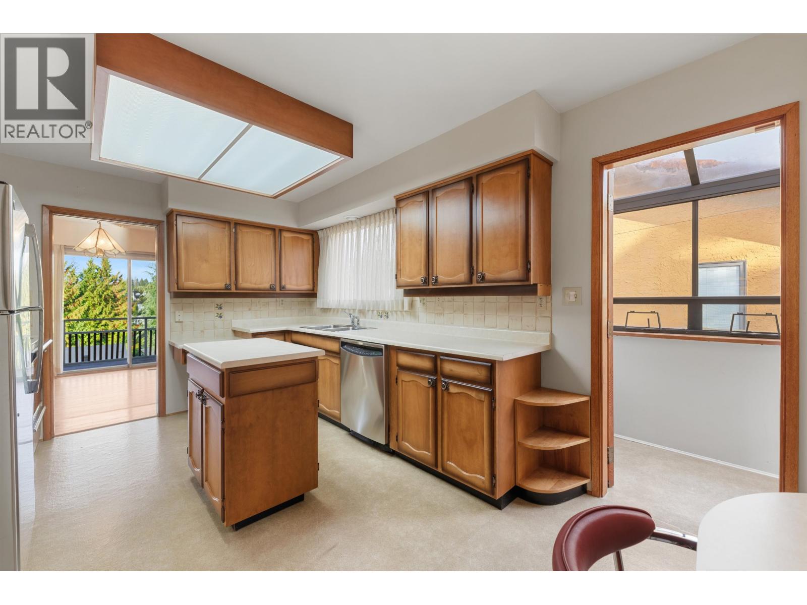 1541 HOWARD AVENUE