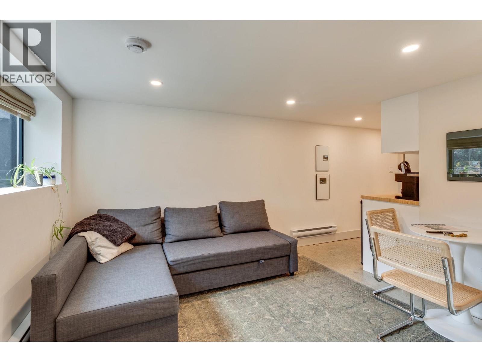 1444 LAKEWOOD DRIVE