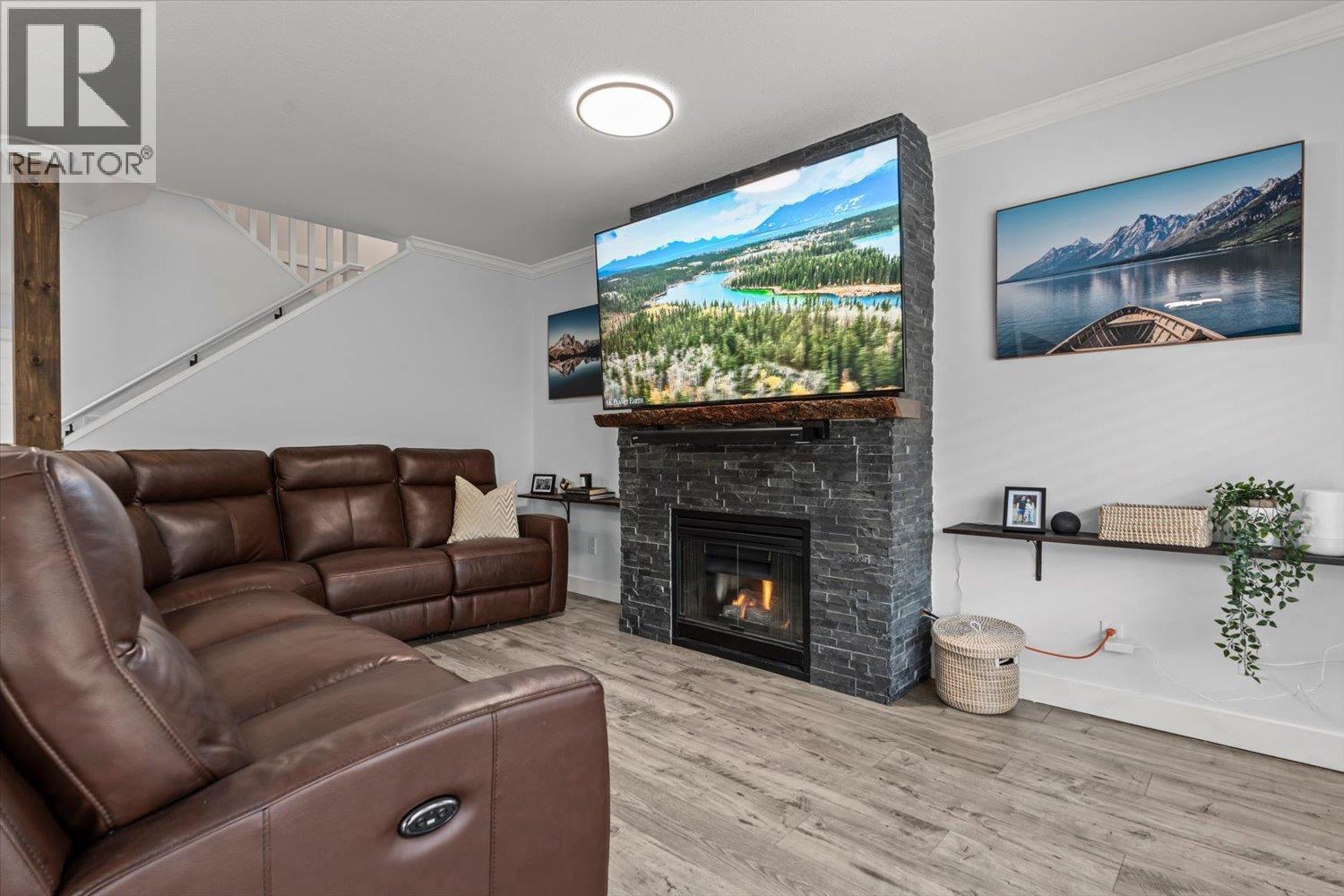 61 11737 236 STREET