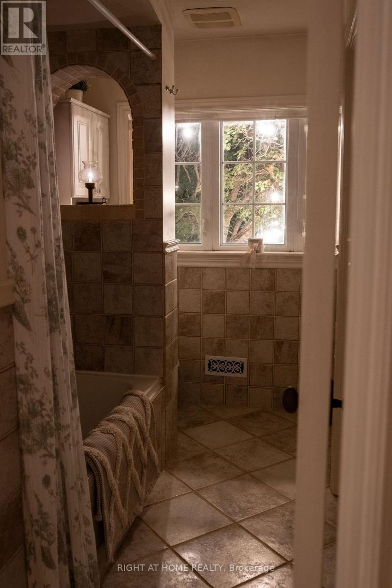 1627 Rometown Drive, Mississauga, Ontario L5E 2V4 - Photo 43 - W13849926
