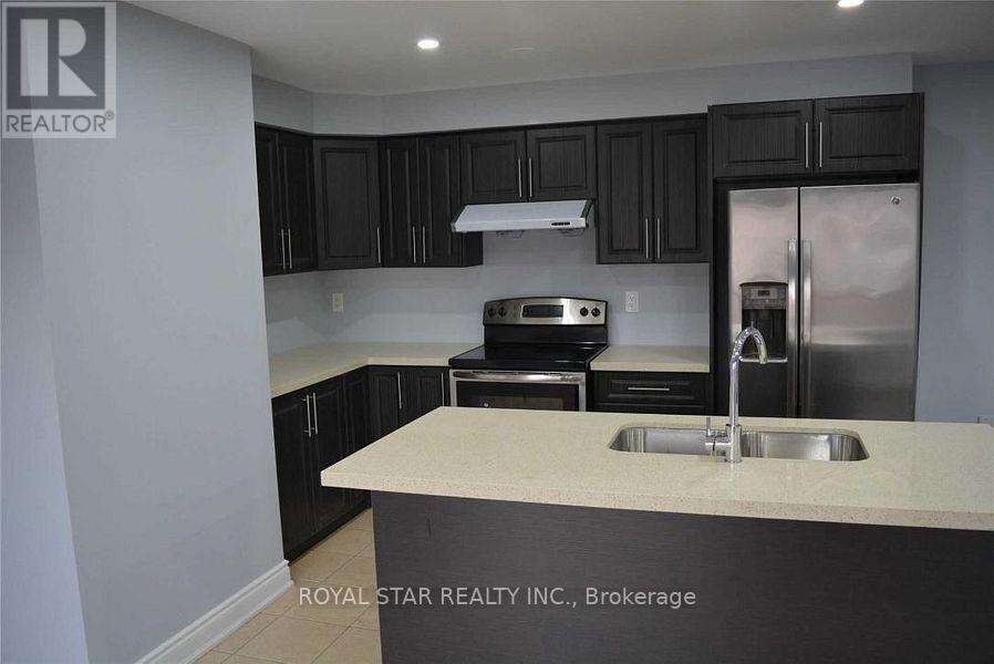 54 Baycliffe Crescent, Brampton, Ontario  L7A 3Z3 - Photo 2 - W13850018