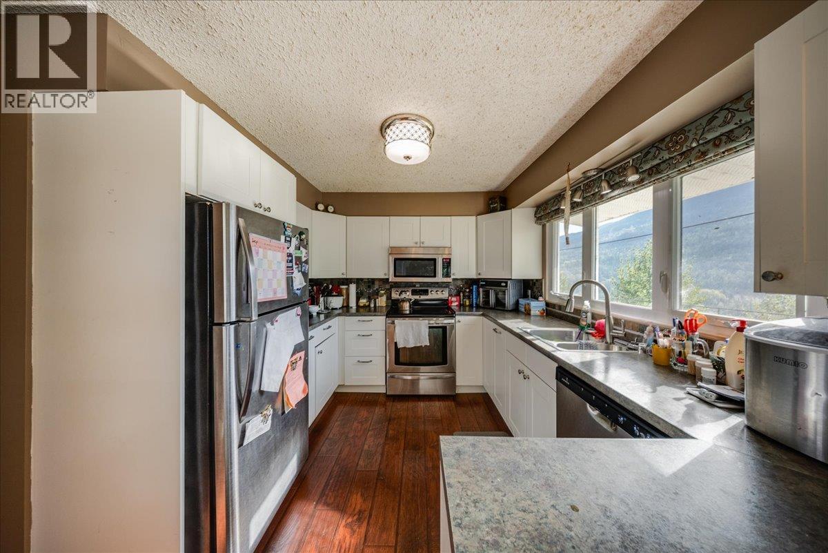 290 8TH Avenue