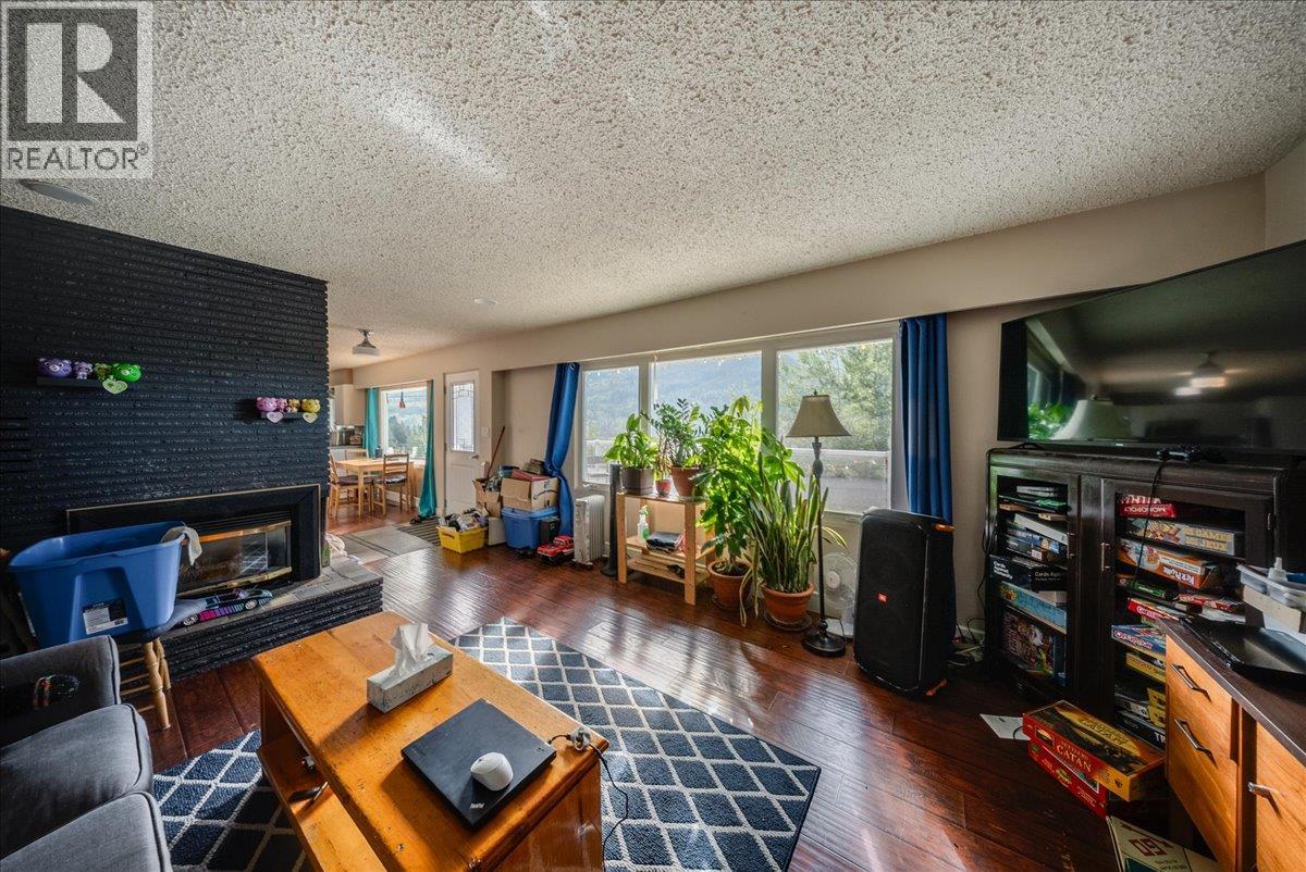 290 8TH Avenue