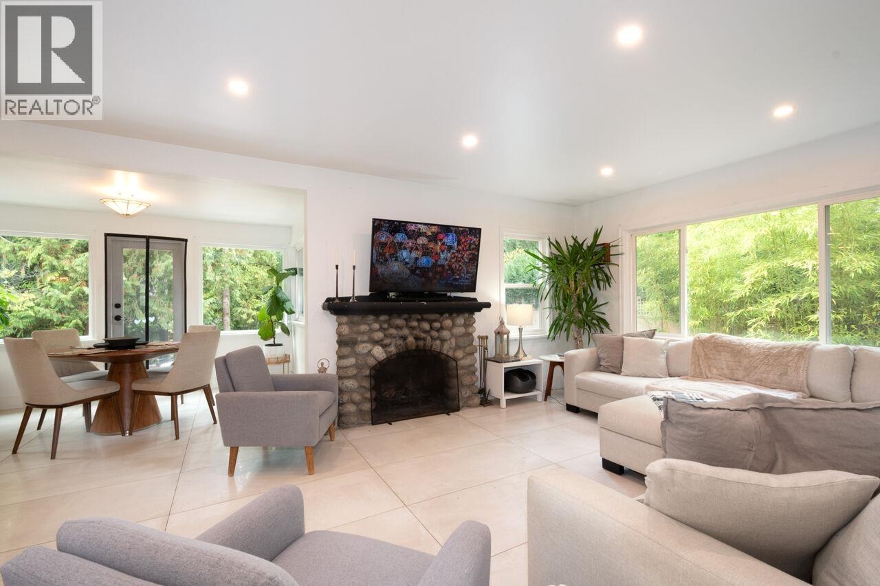 4325 MORGAN CRESCENT West Vancouver British Columbia Canada V7V2P1 4