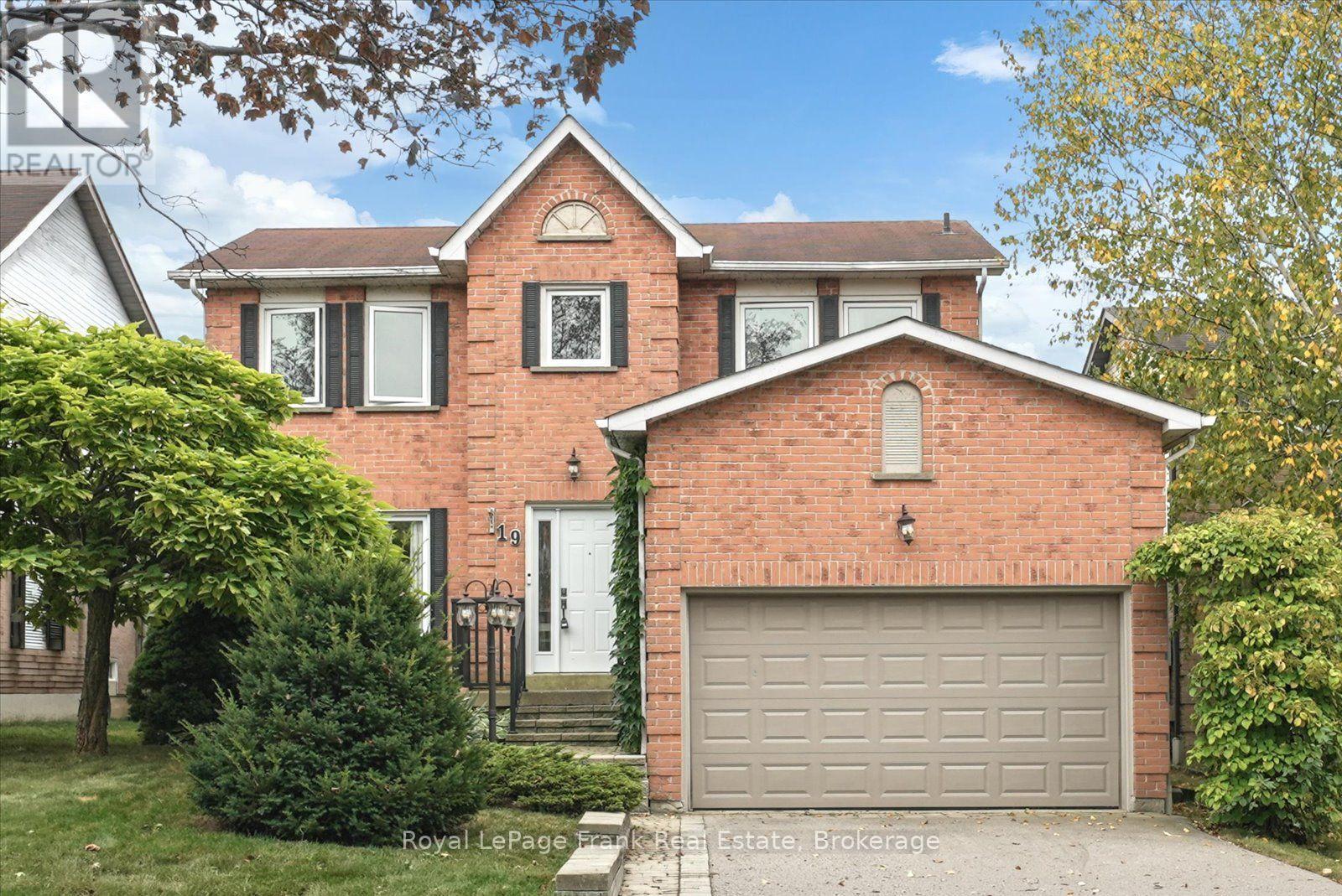 19 LONG DRIVE, Whitby, Ontario