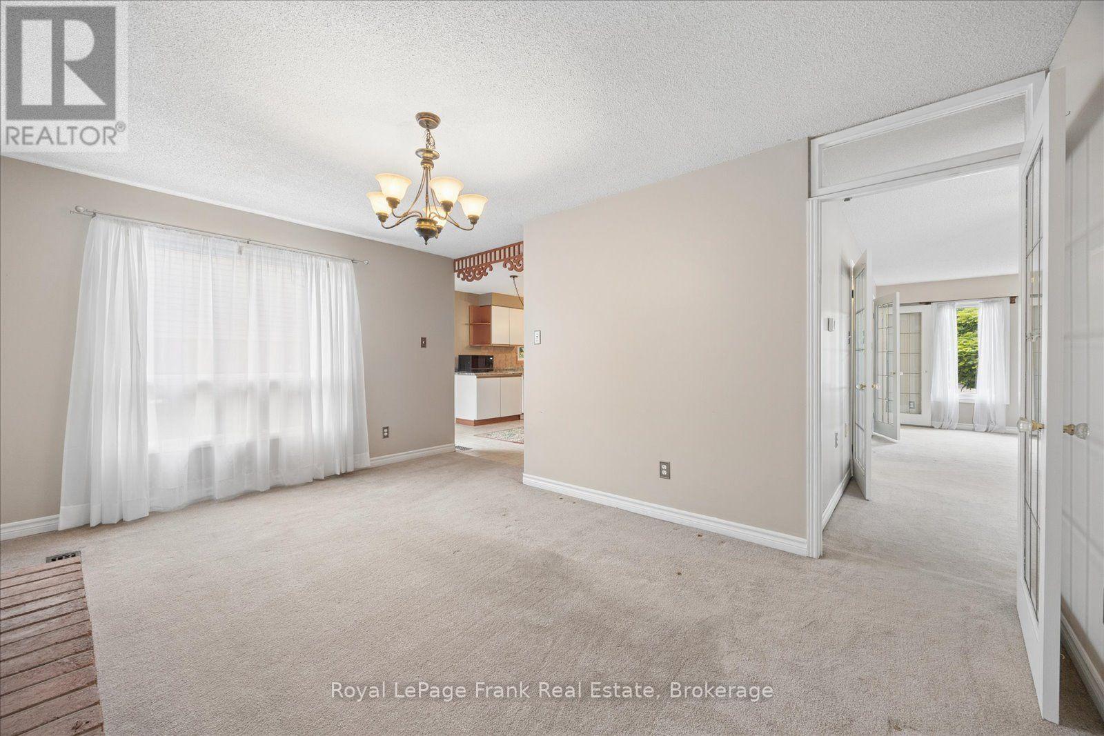 19 Long Drive, Whitby, Ontario  L1N 8E2 - Photo 8 - E13850164