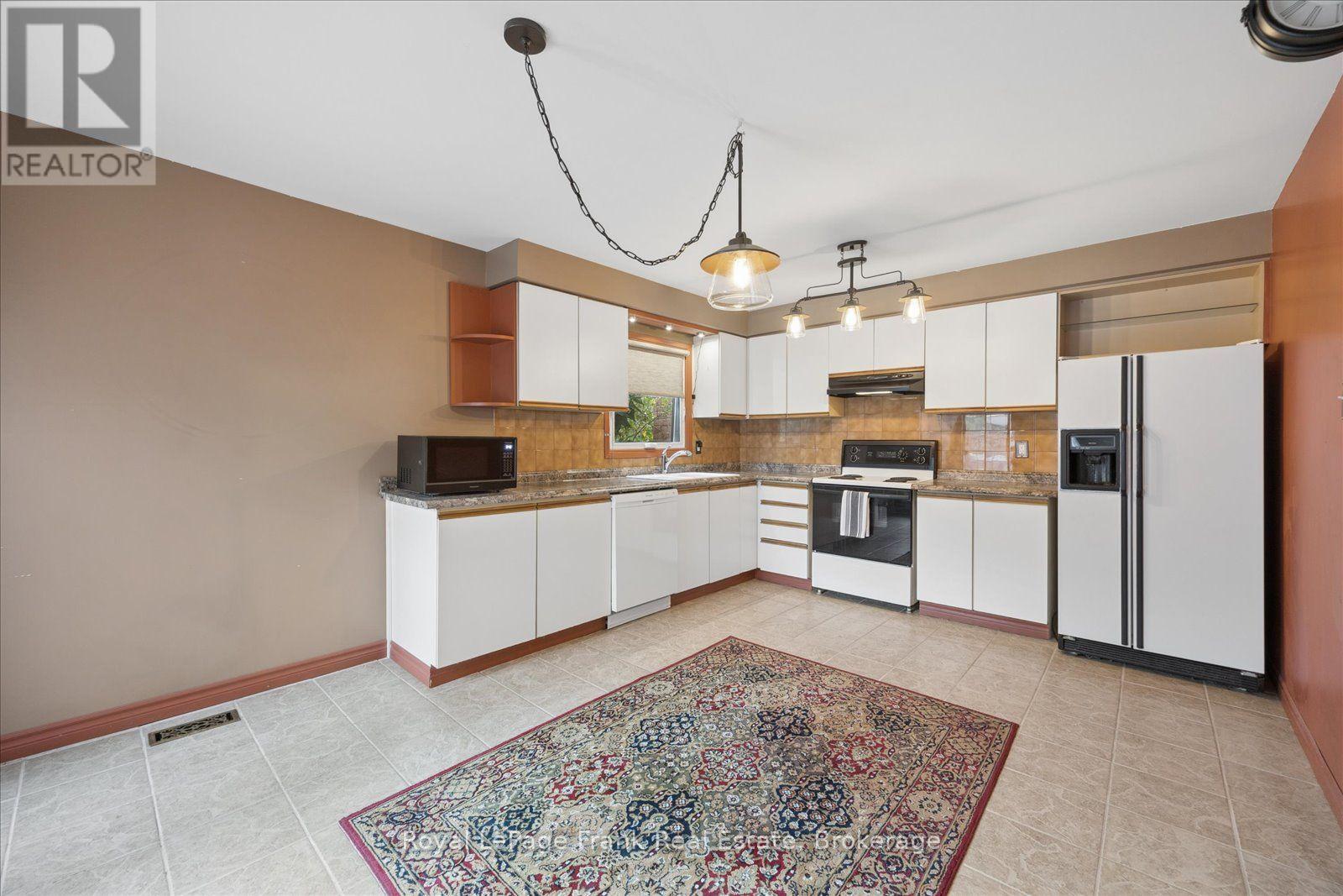 19 Long Drive, Whitby, Ontario  L1N 8E2 - Photo 9 - E13850164