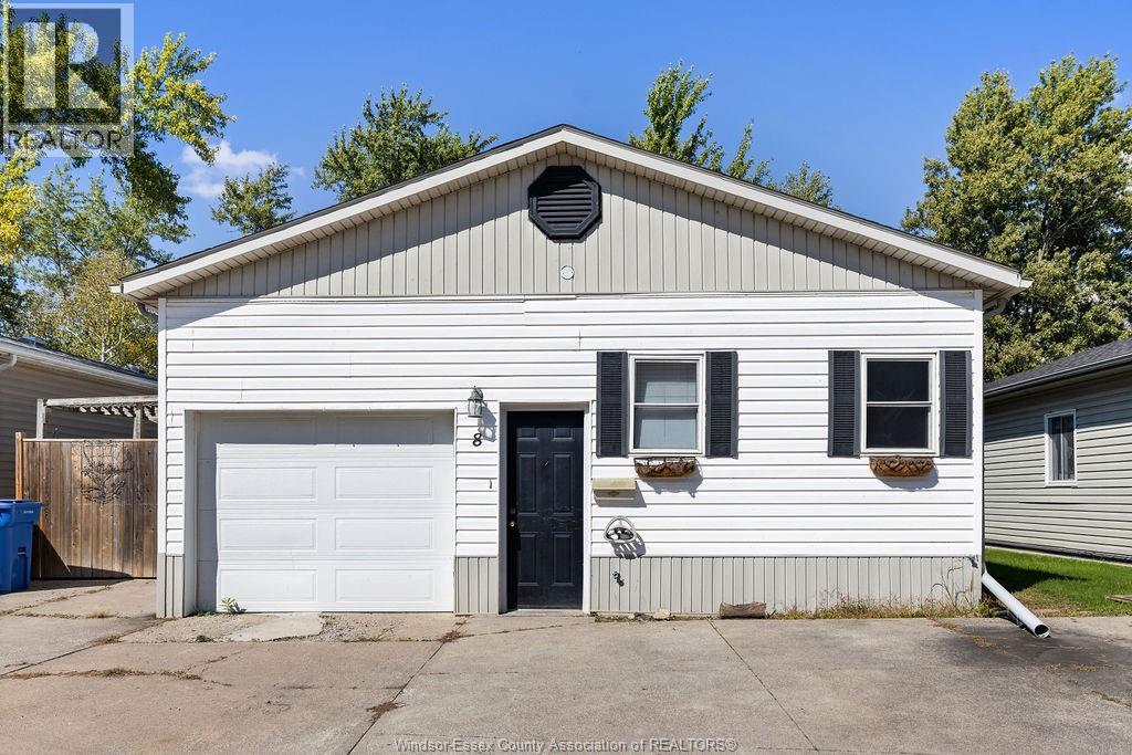 8 SPRUCE, McGregor, Ontario