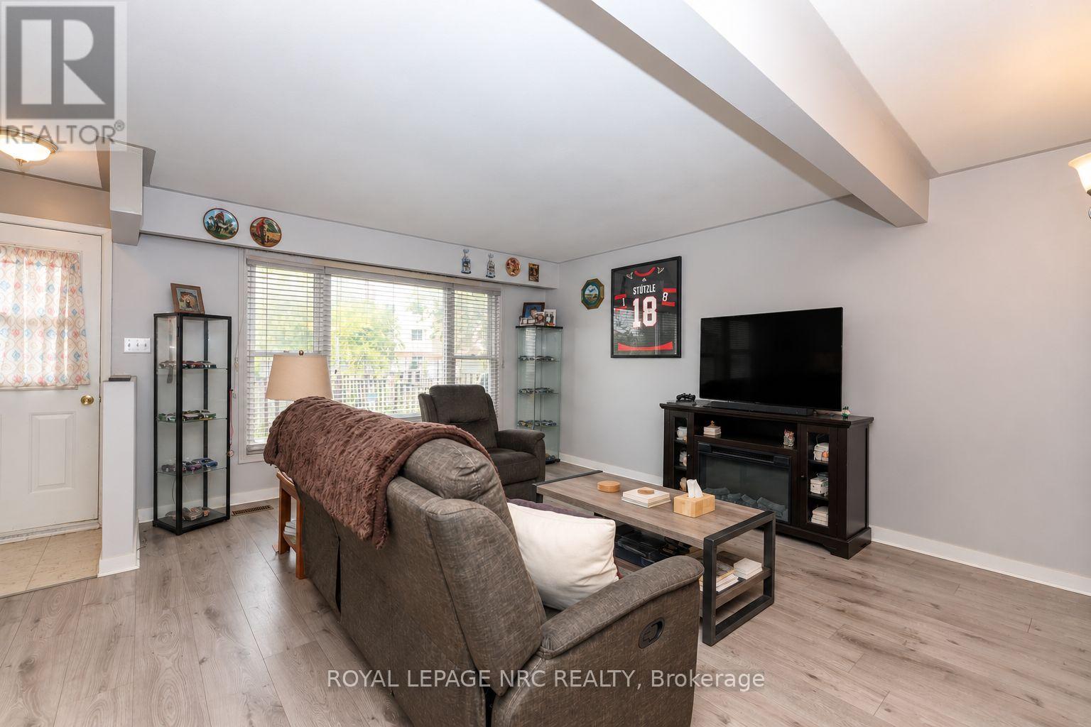 8 - 161 Berkindale Drive, Hamilton, Ontario  L8E 1M6 - Photo 5 - X13850222