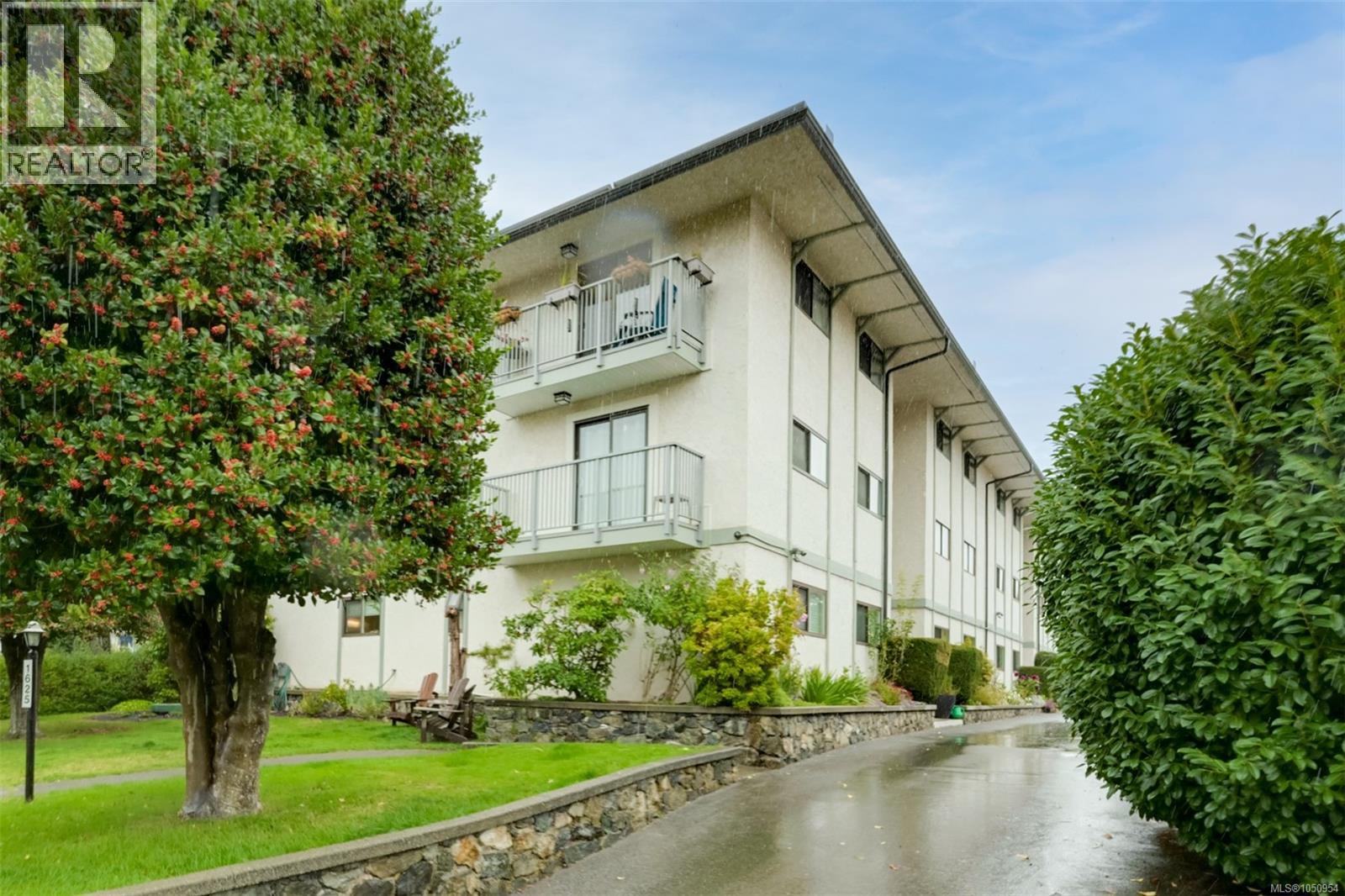 303 1625 Belmont Ave, Victoria, British Columbia