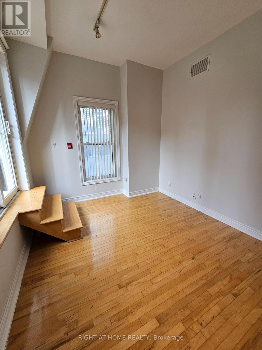 300 - 524 YONGE STREET
