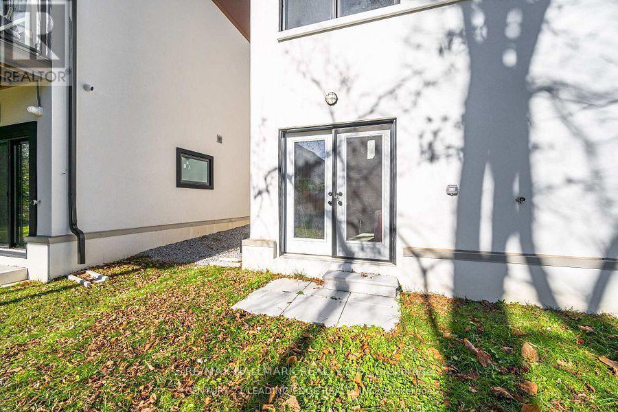 15 Direzze Court, Richmond Hill, Ontario  L4C 5T8 - Photo 48 - N13597002