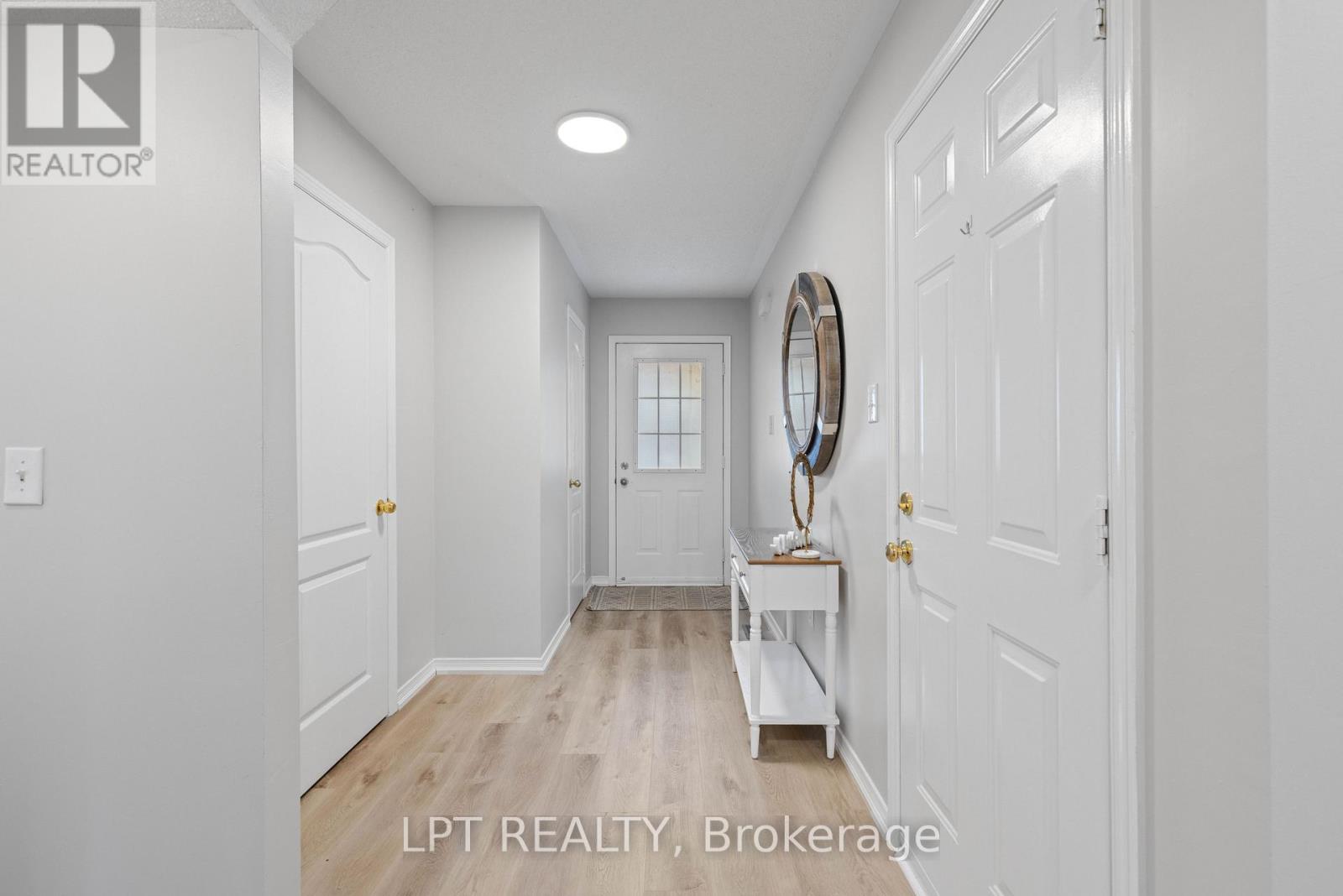31 Laurendale Avenue, Georgina, Ontario  L4P 4A8 - Photo 4 - N13847324