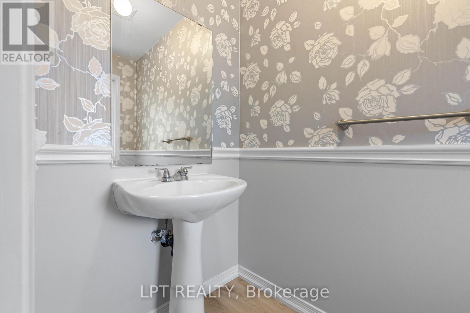 31 Laurendale Avenue, Georgina, Ontario  L4P 4A8 - Photo 6 - N13847324