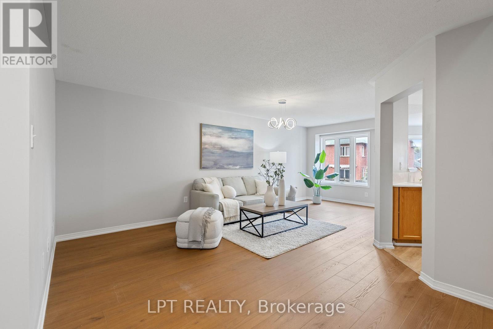 31 Laurendale Avenue, Georgina, Ontario  L4P 4A8 - Photo 8 - N13847324