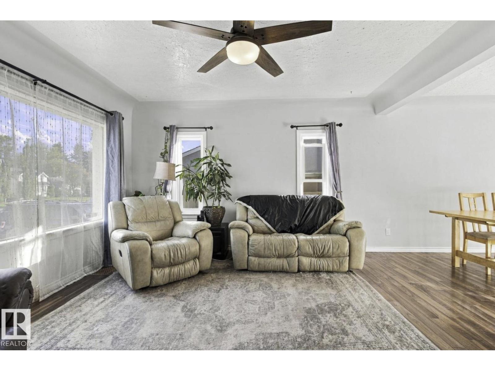 11928 127 ST NW