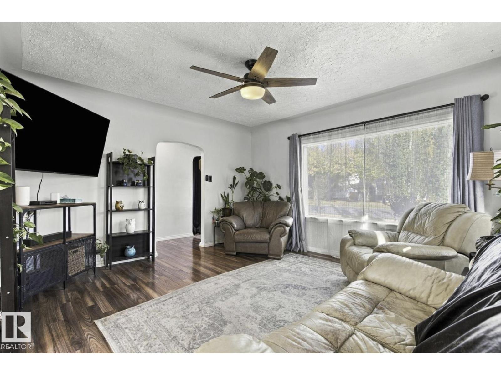 11928 127 ST NW