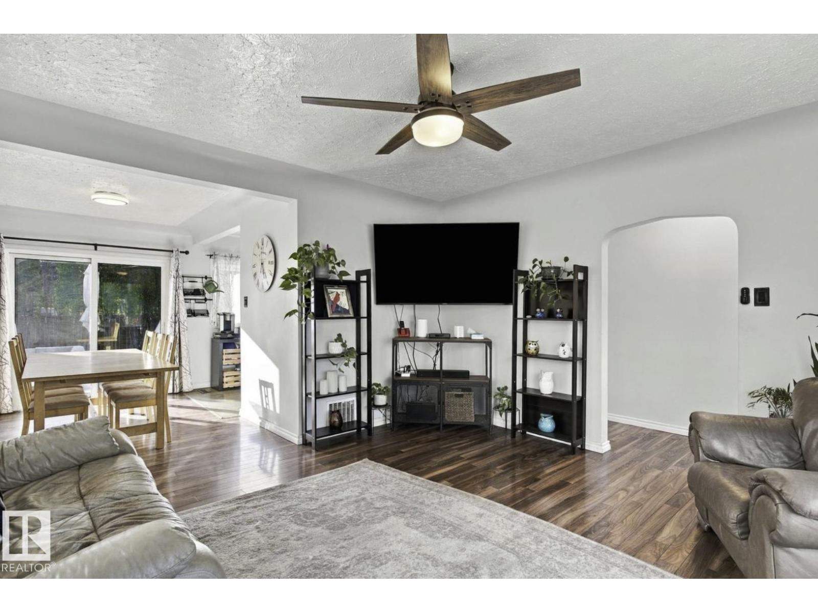 11928 127 ST NW