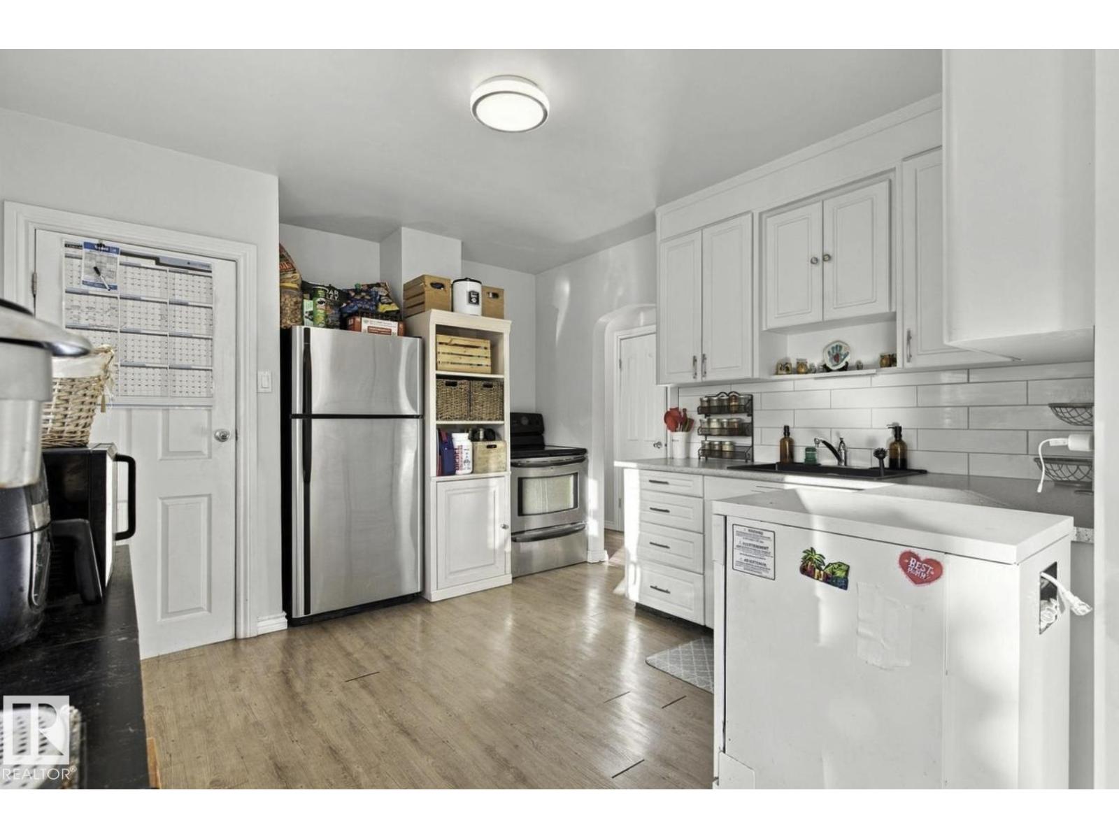 11928 127 ST NW