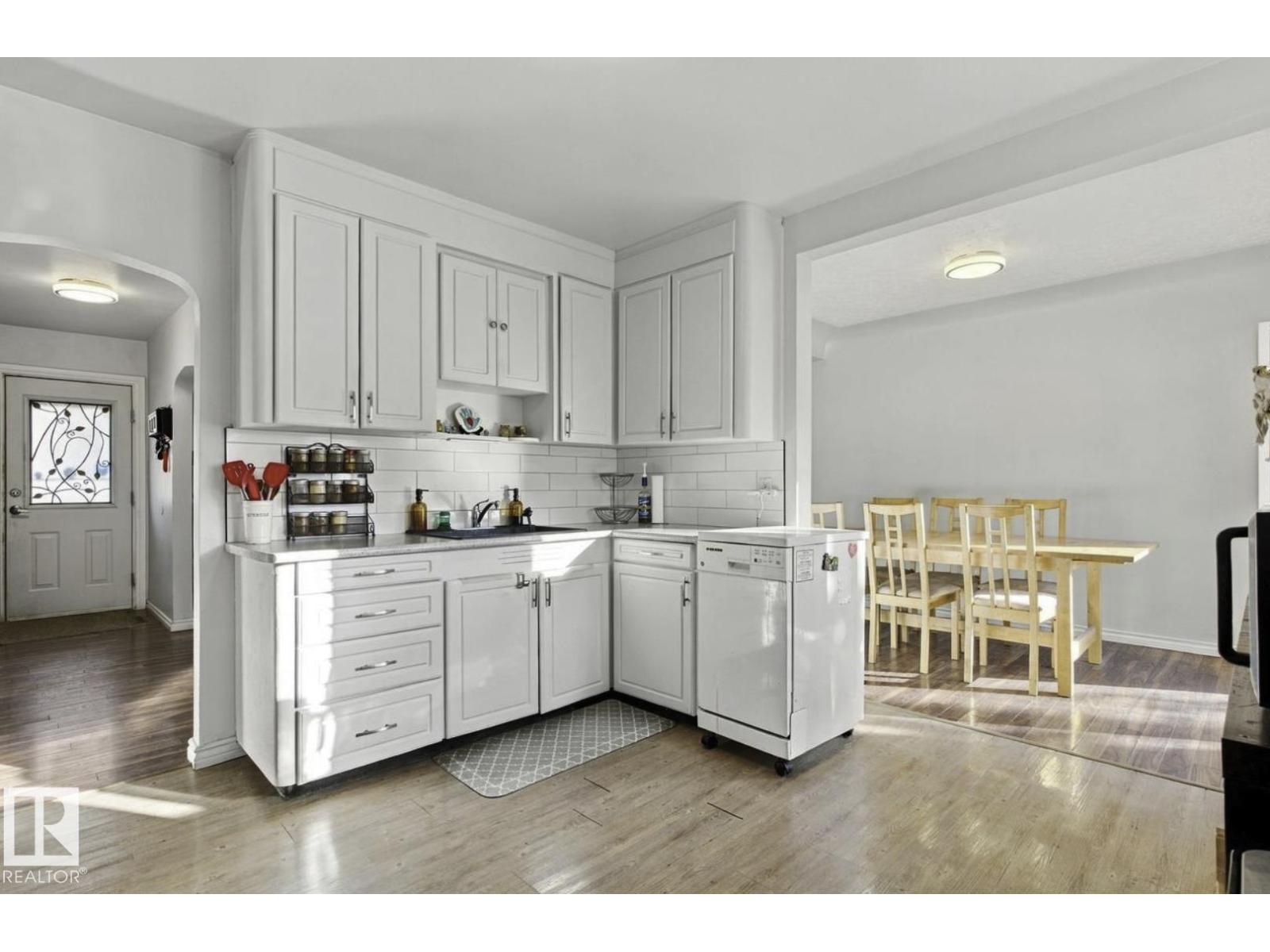 11928 127 ST NW