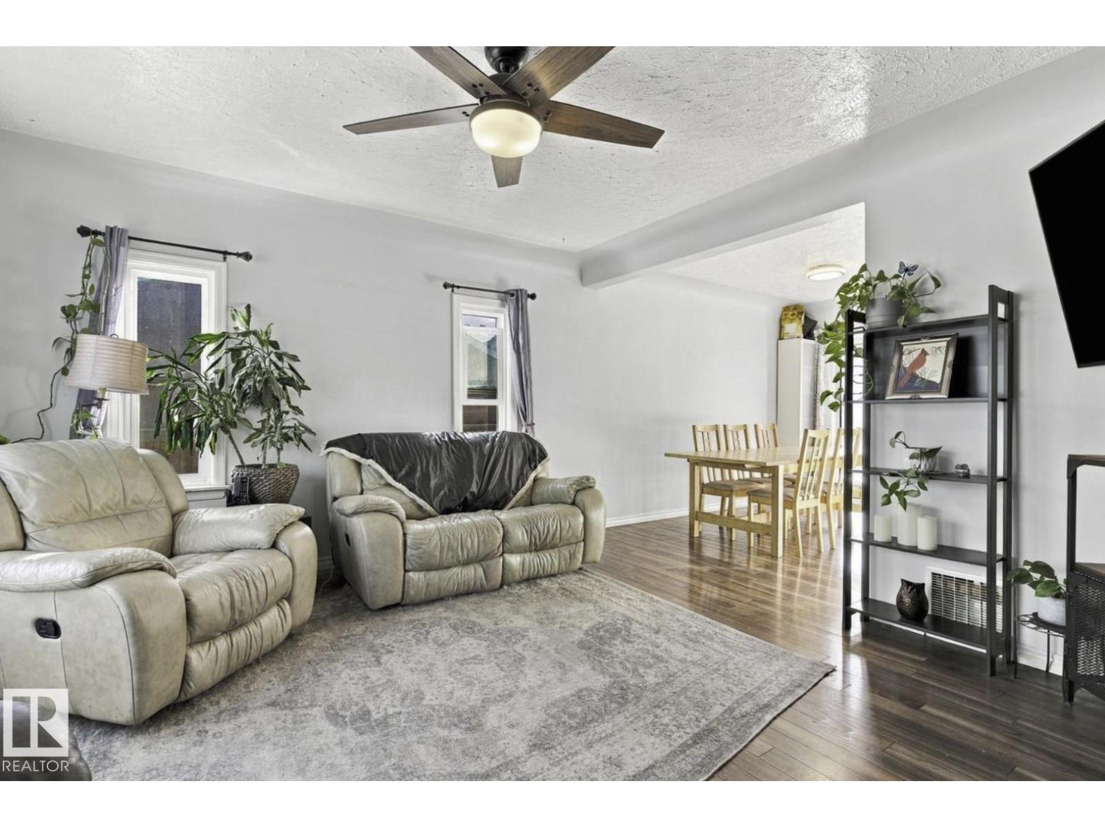 11928 127 ST NW