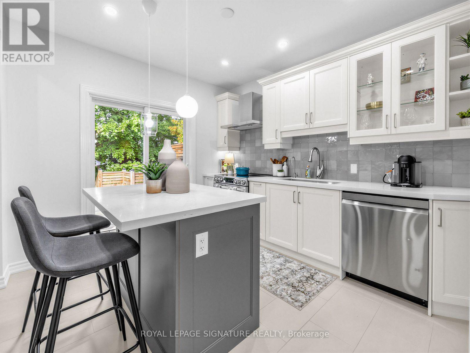 54 Roseheath Avenue, Toronto, Ontario  M4C 3P5 - Photo 9 - E13850374