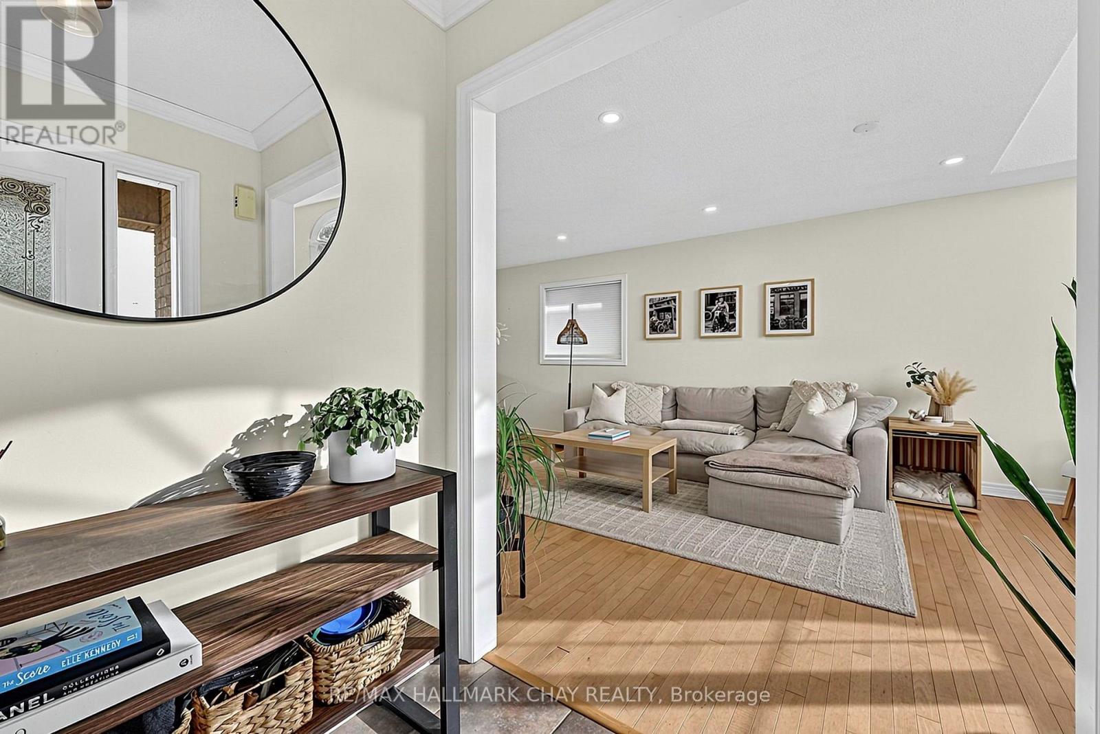 8 Graham Street, Springwater (Elmvale), Ontario  L0L 1P0 - Photo 4 - S13850196