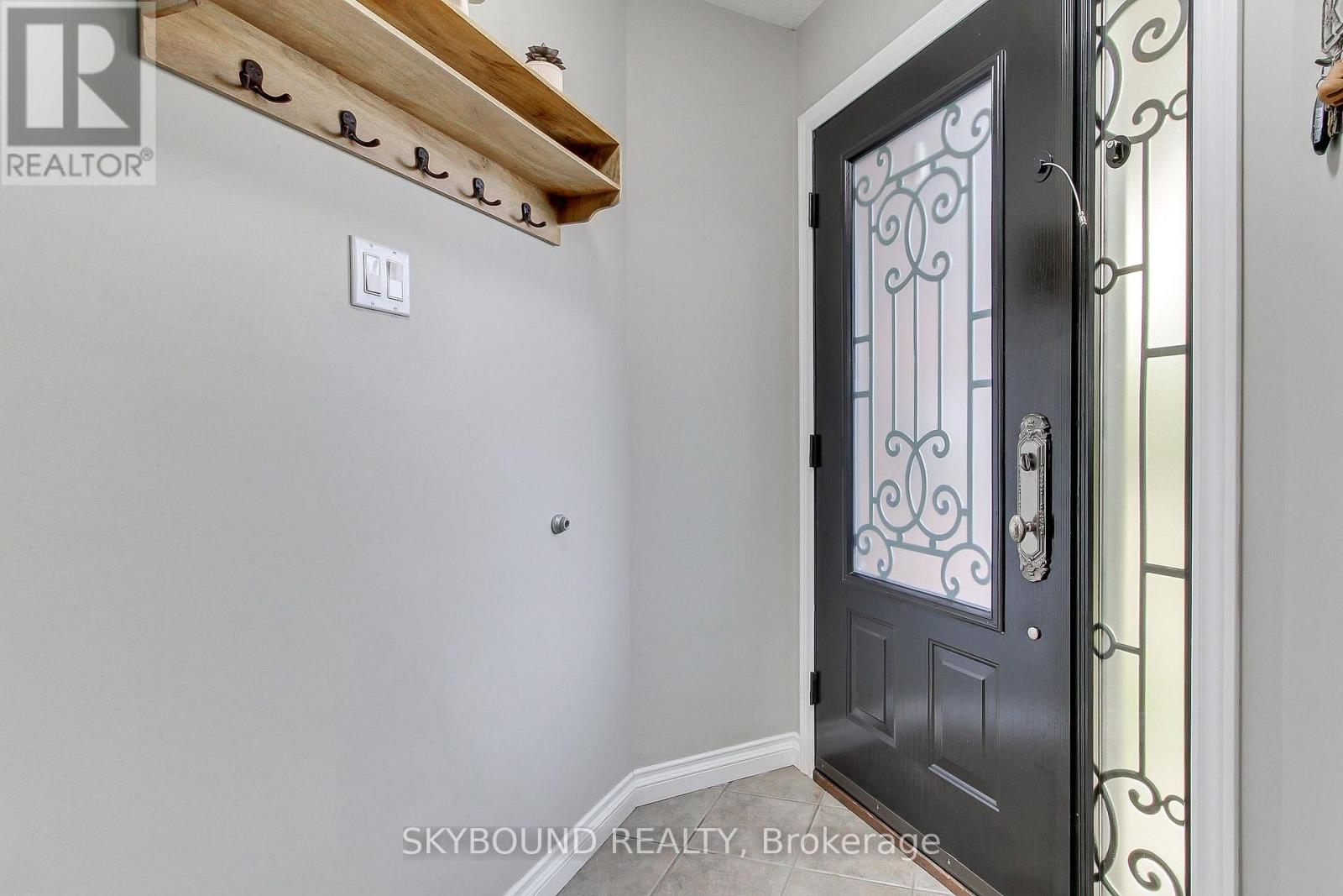 313 Hickling Trail, Barrie, Ontario  L4M 5Y2 - Photo 5 - S13850228