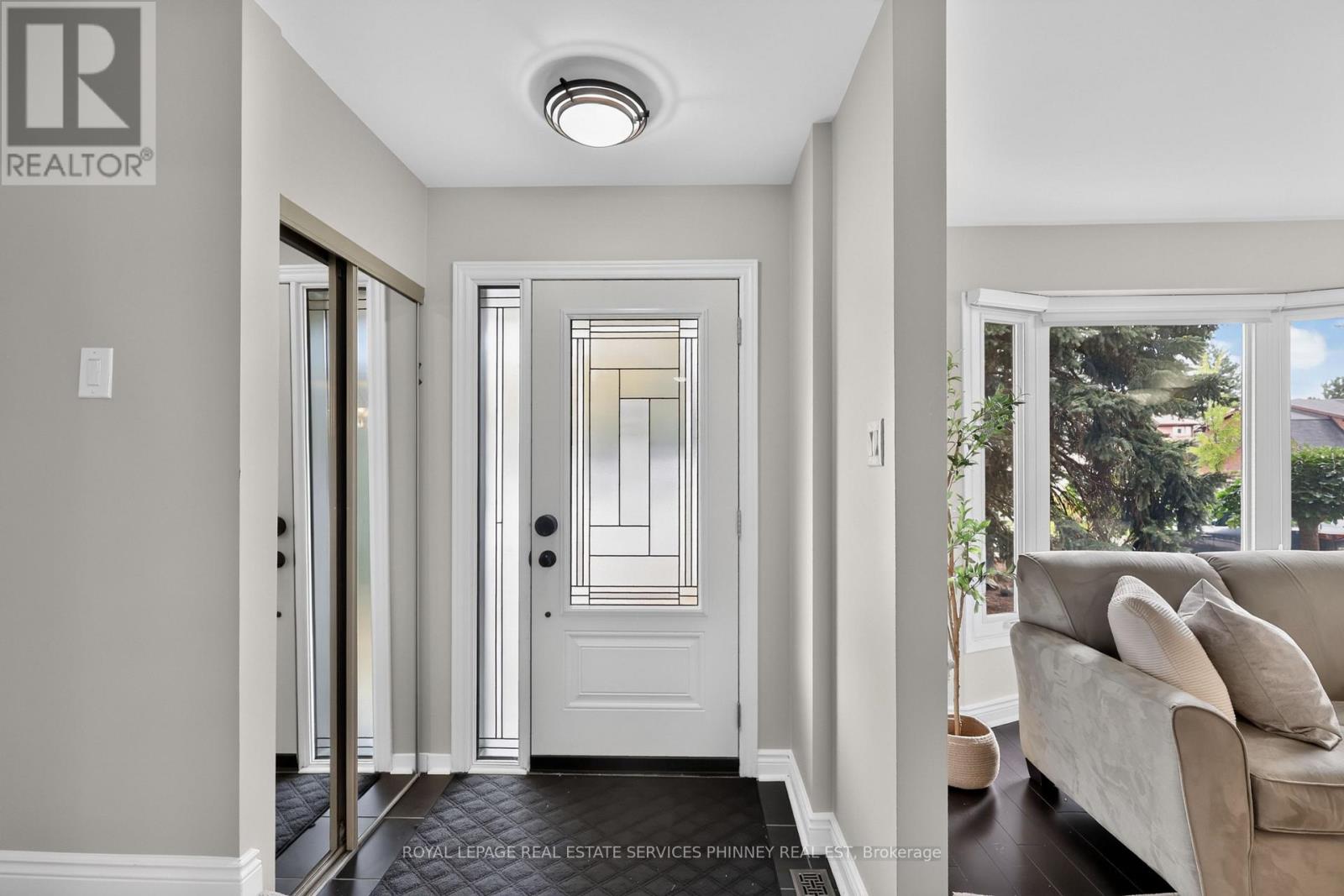 2467 Grindstone Court, Mississauga, Ontario  L5L 3K8 - Photo 3 - W13850282