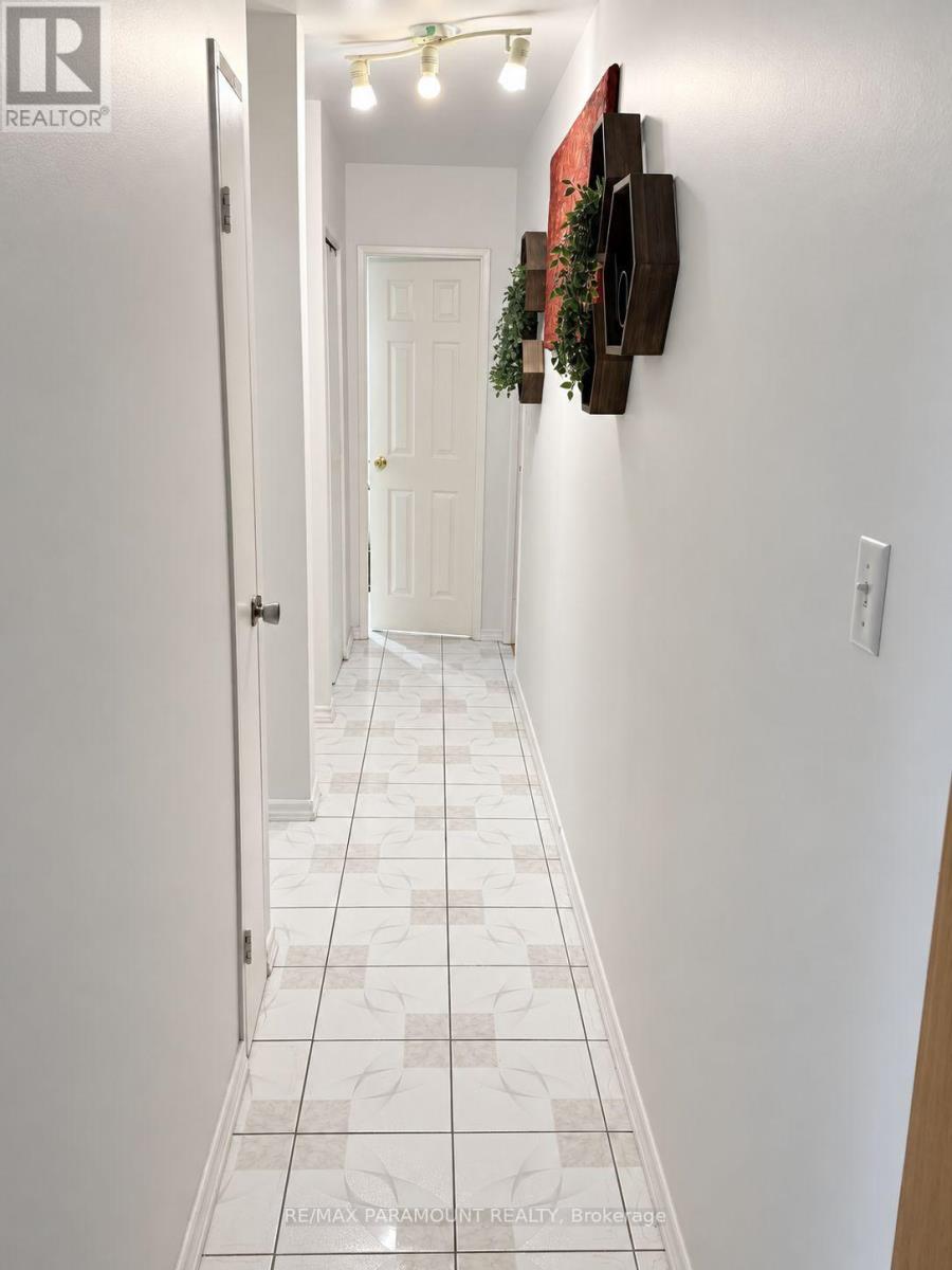 1813 - 390 Dixon Road, Toronto, Ontario  M9R 1T4 - Photo 5 - W13850300