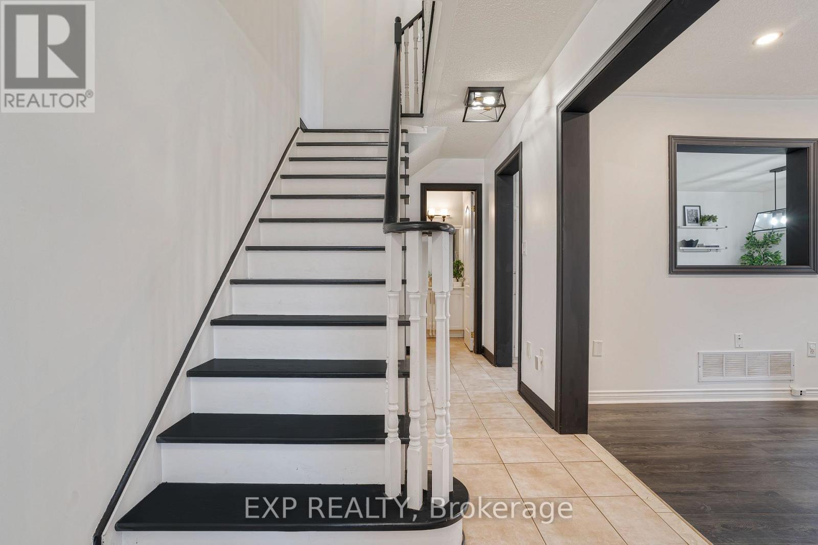 65 Pressed Brick Drive, Brampton, Ontario  L6V 4K5 - Photo 8 - W13850326