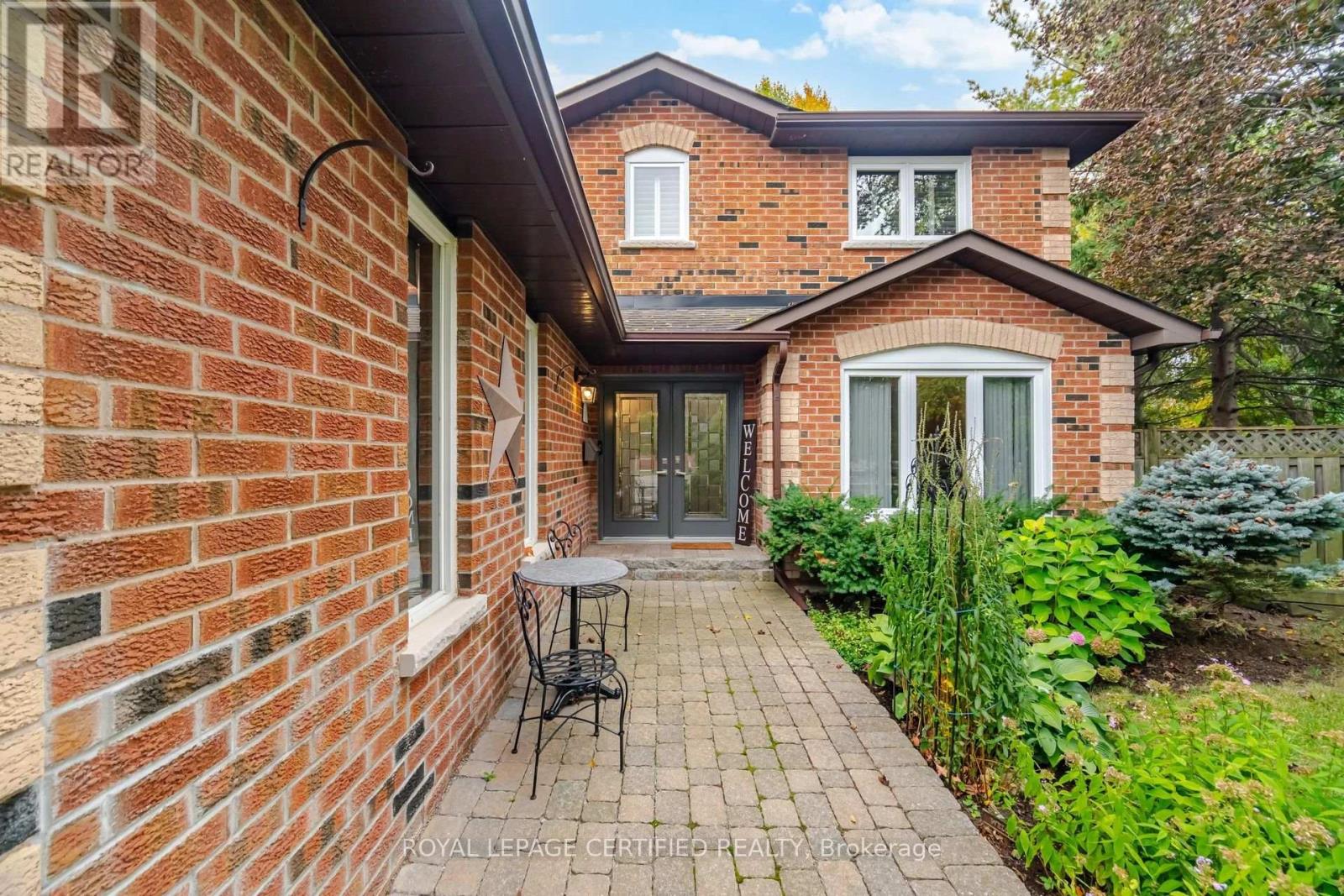8 Wishart Place, Brampton, Ontario  L6Z 3H5 - Photo 4 - W13850418