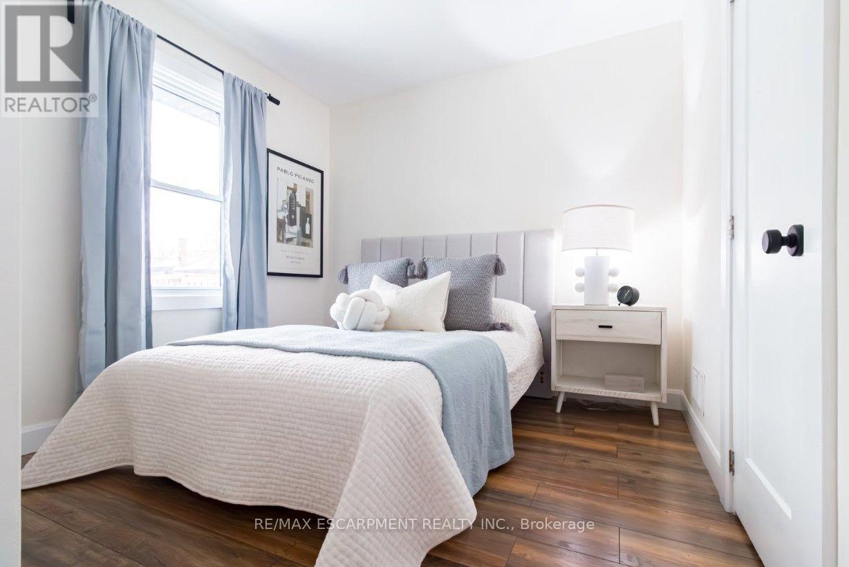 Upper - 374 East 16th Street, Hamilton, Ontario  L9A 4K3 - Photo 11 - X13850080
