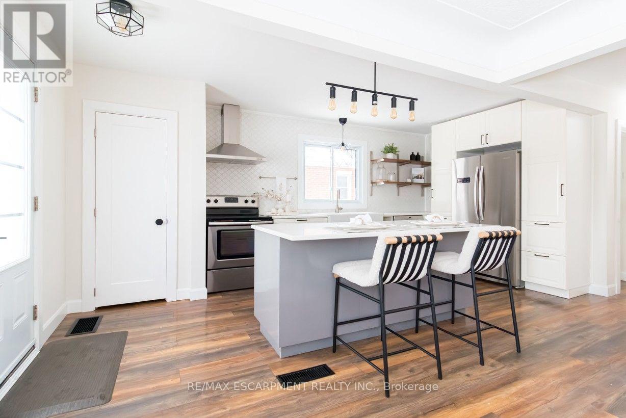 Upper - 374 East 16th Street, Hamilton, Ontario  L9A 4K3 - Photo 6 - X13850080
