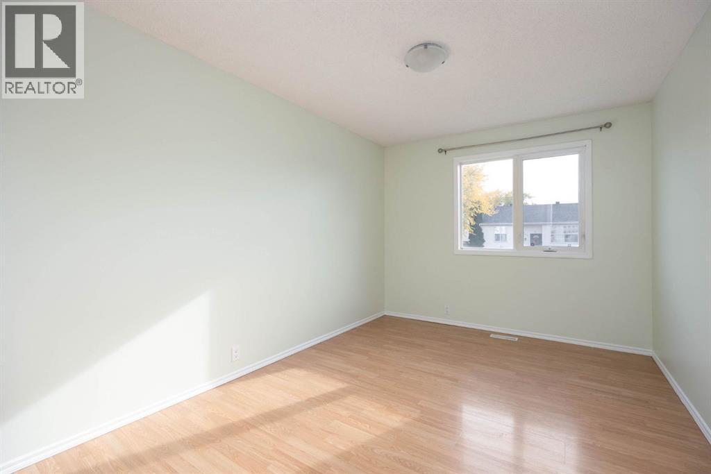 122 Bird Crescent